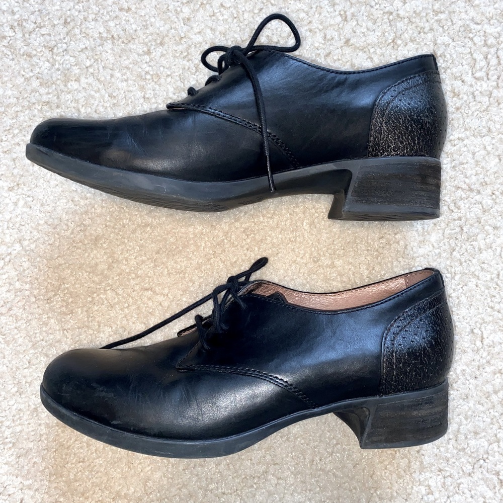 Dansko Louise Oxford. Comfortable lace up brogues. EU 37 (US 6.5 - 7)